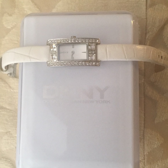 DKNY watch - Picture 3 of 6